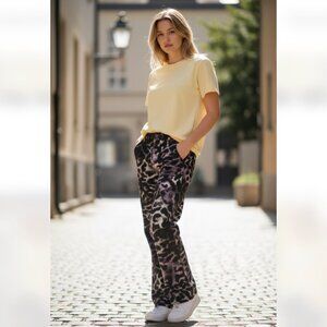 NWT $120 Jordan Chicago Women's Allover Printed Pants Women's Pants M